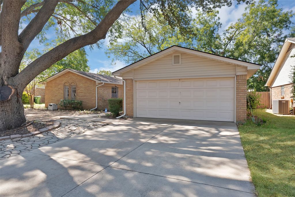 2004 Stefani Court, Arlington, TX 76013 — exterior