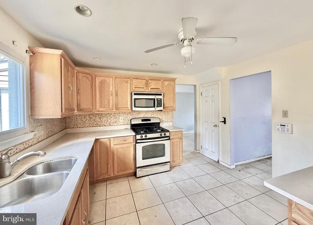 6321 CROCUS ST, Mays Landing, NJ 08330