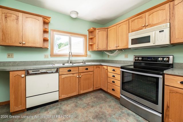 2204 Clifton Avenue, Lansing, MI 48910