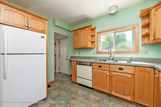 2204 Clifton Avenue, Lansing, MI 48910