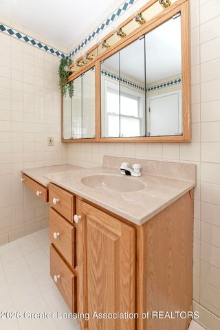 2204 Clifton Avenue, Lansing, MI 48910
