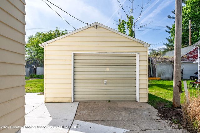 2204 Clifton Avenue, Lansing, MI 48910