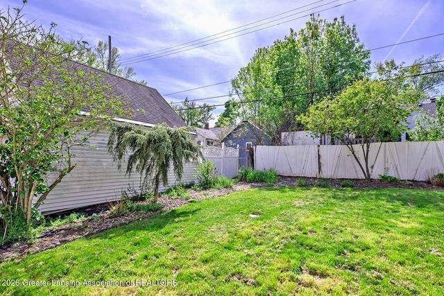 2204 Clifton Avenue, Lansing, MI 48910