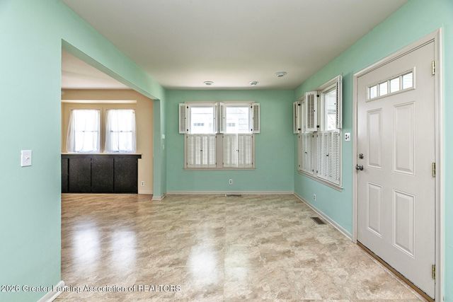 2204 Clifton Avenue, Lansing, MI 48910