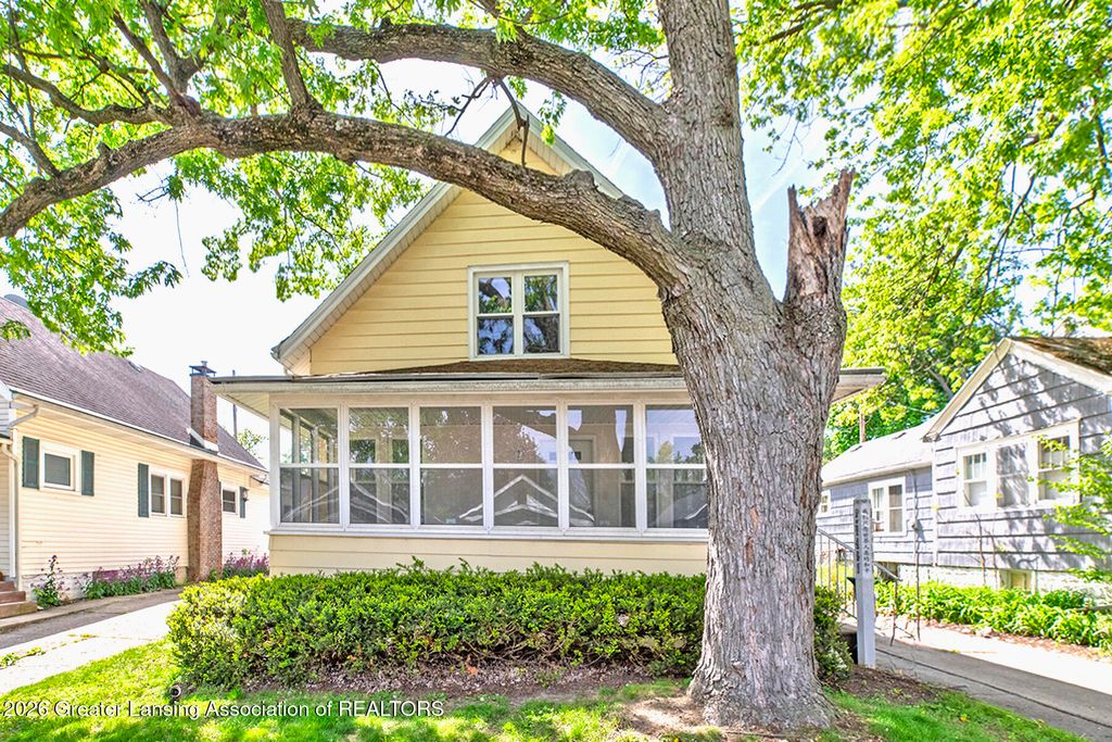 2204 Clifton Avenue, Lansing, MI 48910