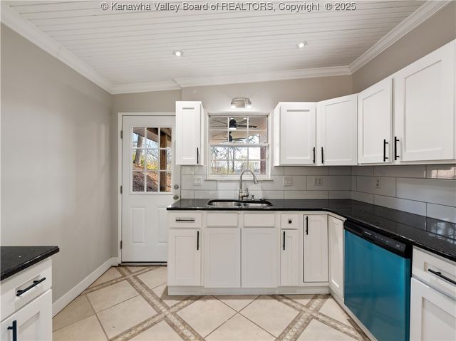 1501 Knob Road, Charleston, WV 25314