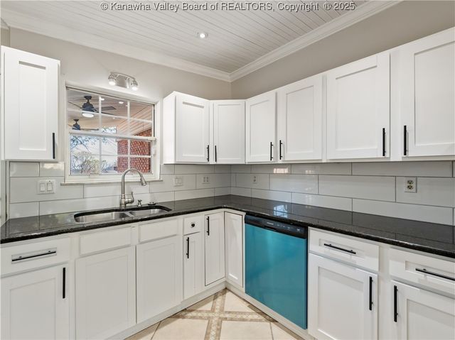 1501 Knob Road, Charleston, WV 25314