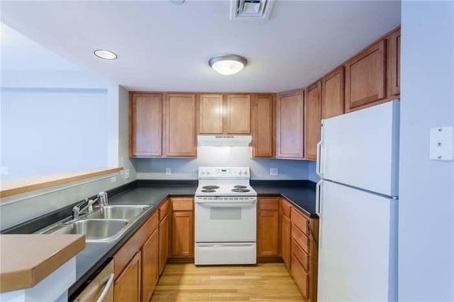 231 Douglas Avenue R-7, Providence, RI 02908