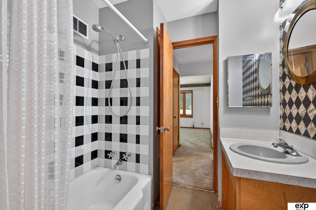 1804 Grove Road, Bellevue, NE 68005
