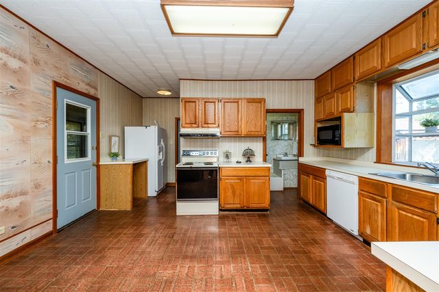 201 Sycamore Street, Three Oaks, MI 49128