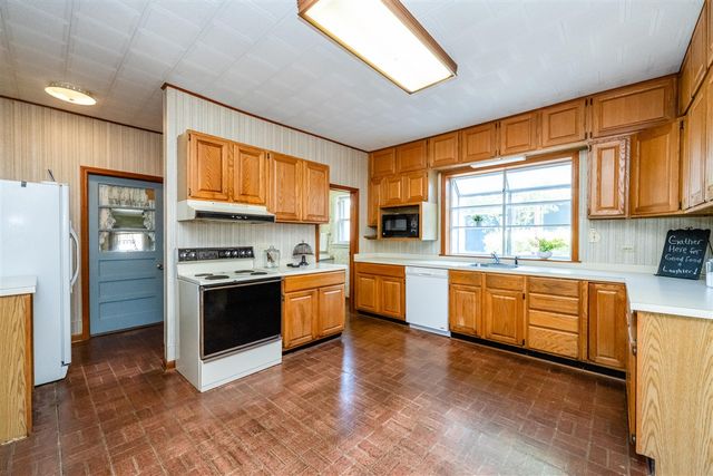 201 Sycamore Street, Three Oaks, MI 49128