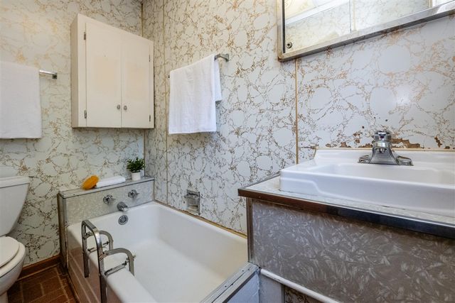 201 Sycamore Street, Three Oaks, MI 49128