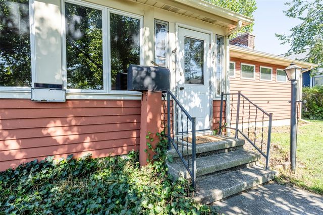 201 Sycamore Street, Three Oaks, MI 49128