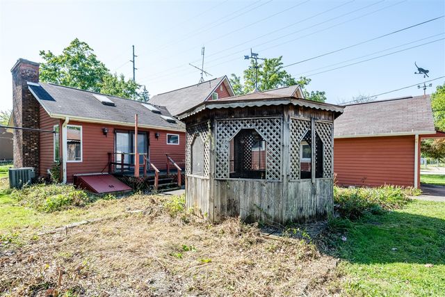 201 Sycamore Street, Three Oaks, MI 49128