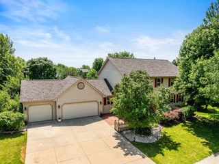629 E APPLE CREEK ROAD, Appleton, WI 54913