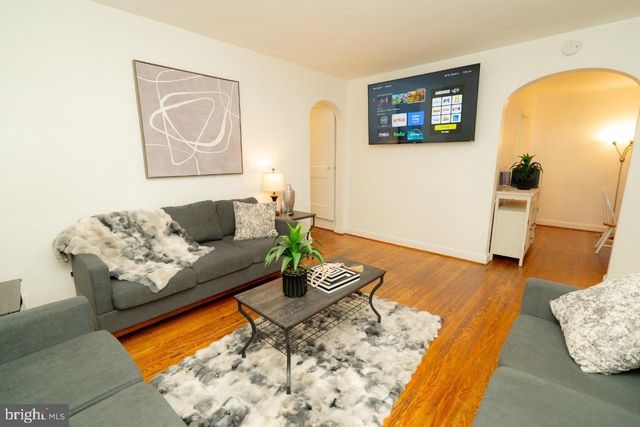 1037 16TH ST S, Arlington, VA 22202