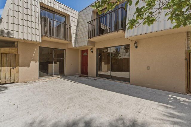 5701 57th Way, West Palm Beach, FL 33409