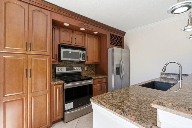 5701 57th Way, West Palm Beach, FL 33409