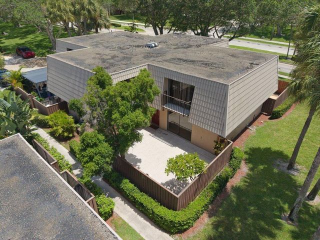 5701 57th Way, West Palm Beach, FL 33409