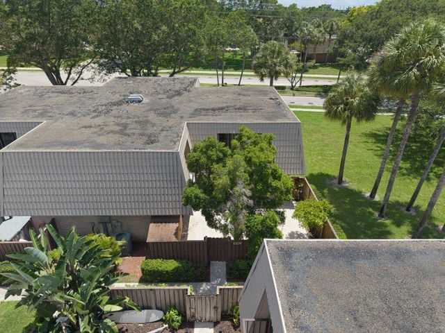 5701 57th Way, West Palm Beach, FL 33409