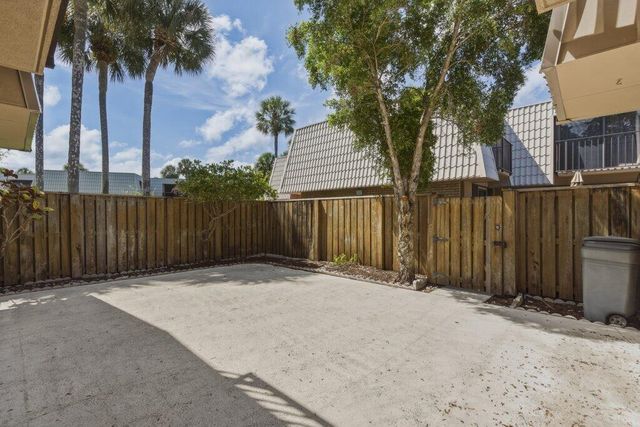 5701 57th Way, West Palm Beach, FL 33409
