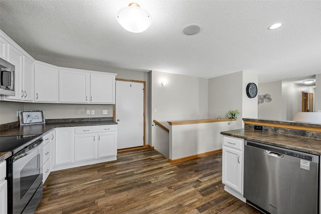 8634 Harrington Drive NE, Cedar Rapids, IA 52402