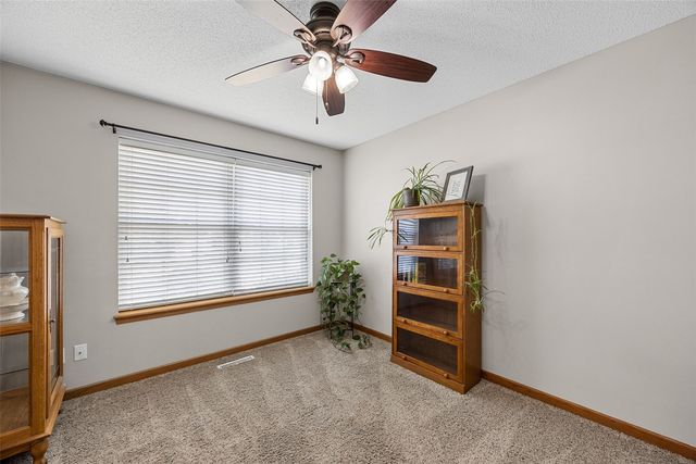 8634 Harrington Drive NE, Cedar Rapids, IA 52402