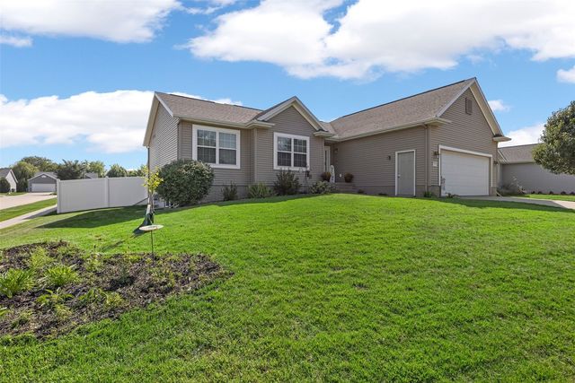 8634 Harrington Drive NE, Cedar Rapids, IA 52402