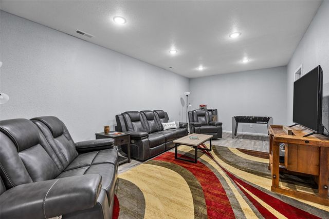 8634 Harrington Drive NE, Cedar Rapids, IA 52402