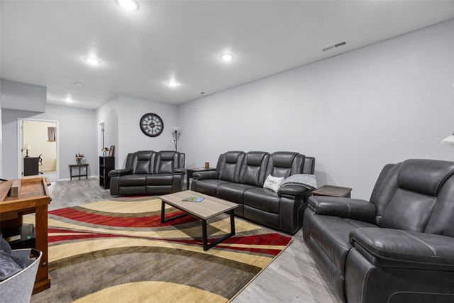 8634 Harrington Drive NE, Cedar Rapids, IA 52402