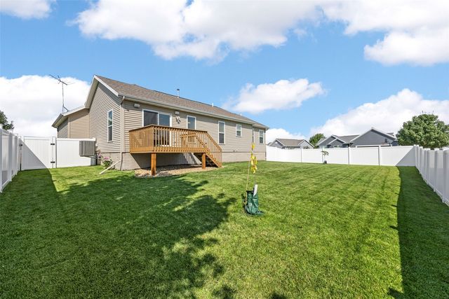8634 Harrington Drive NE, Cedar Rapids, IA 52402