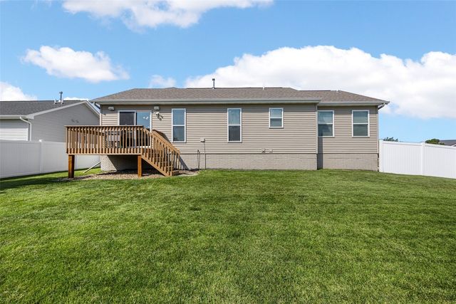 8634 Harrington Drive NE, Cedar Rapids, IA 52402