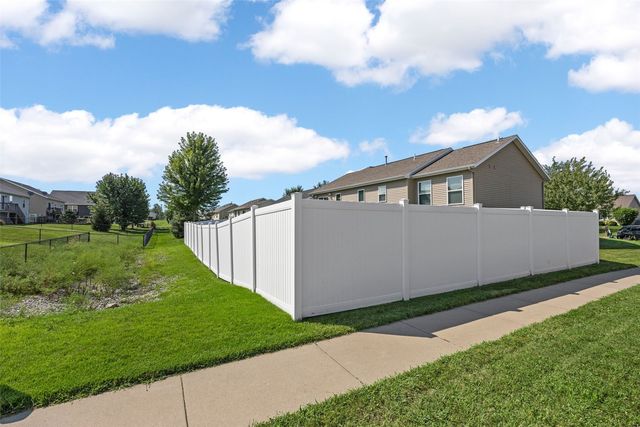 8634 Harrington Drive NE, Cedar Rapids, IA 52402