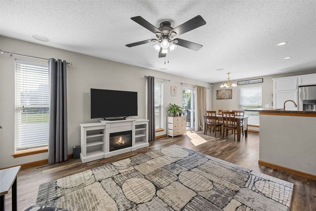 8634 Harrington Drive NE, Cedar Rapids, IA 52402