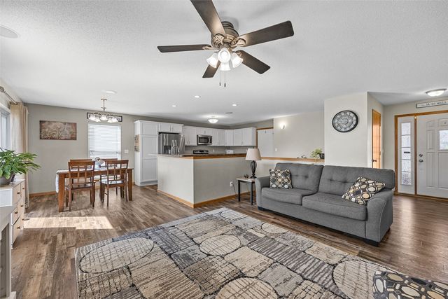 8634 Harrington Drive NE, Cedar Rapids, IA 52402
