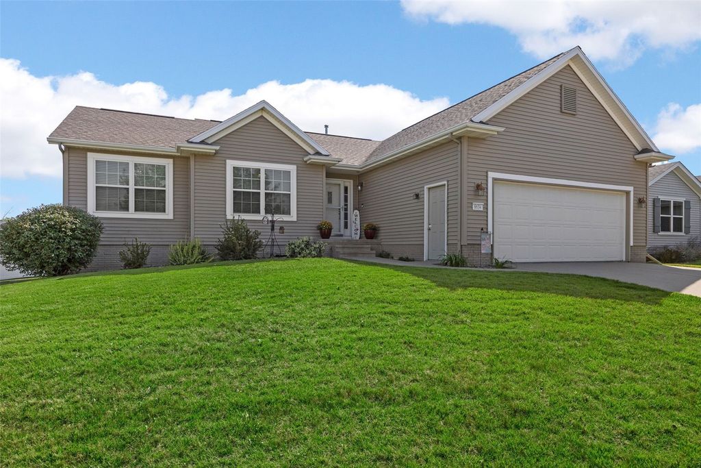 8634 Harrington Drive NE, Cedar Rapids, IA 52402