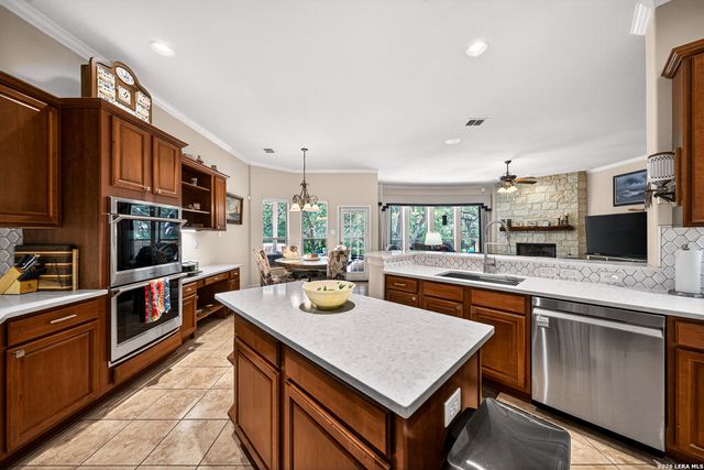 14006 French Park, Helotes, TX 78023