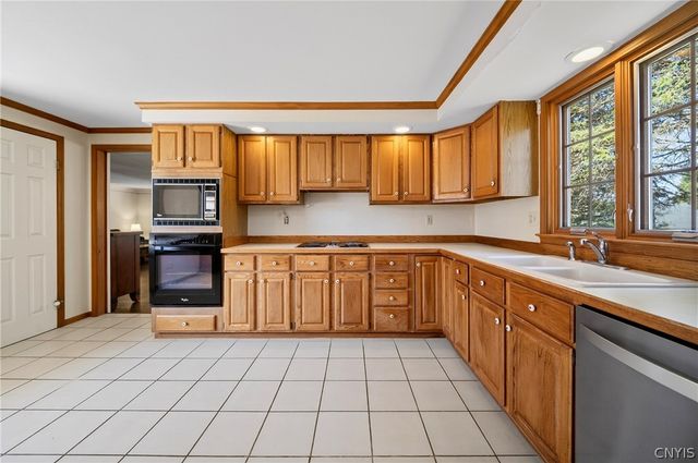 8300 Decoy Run, Manlius, NY 13104