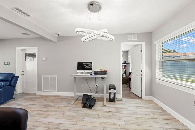 1000 59TH AVENUE S, St Petersburg, FL 33705