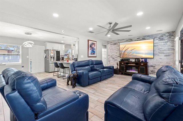 1000 59TH AVENUE S, St Petersburg, FL 33705