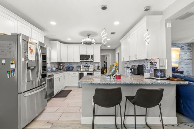 1000 59TH AVENUE S, St Petersburg, FL 33705