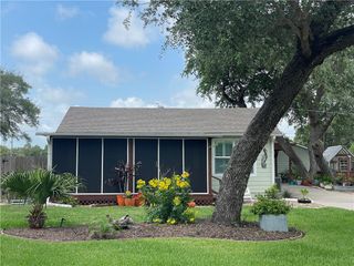108 Palm St, Rockport, TX 78382