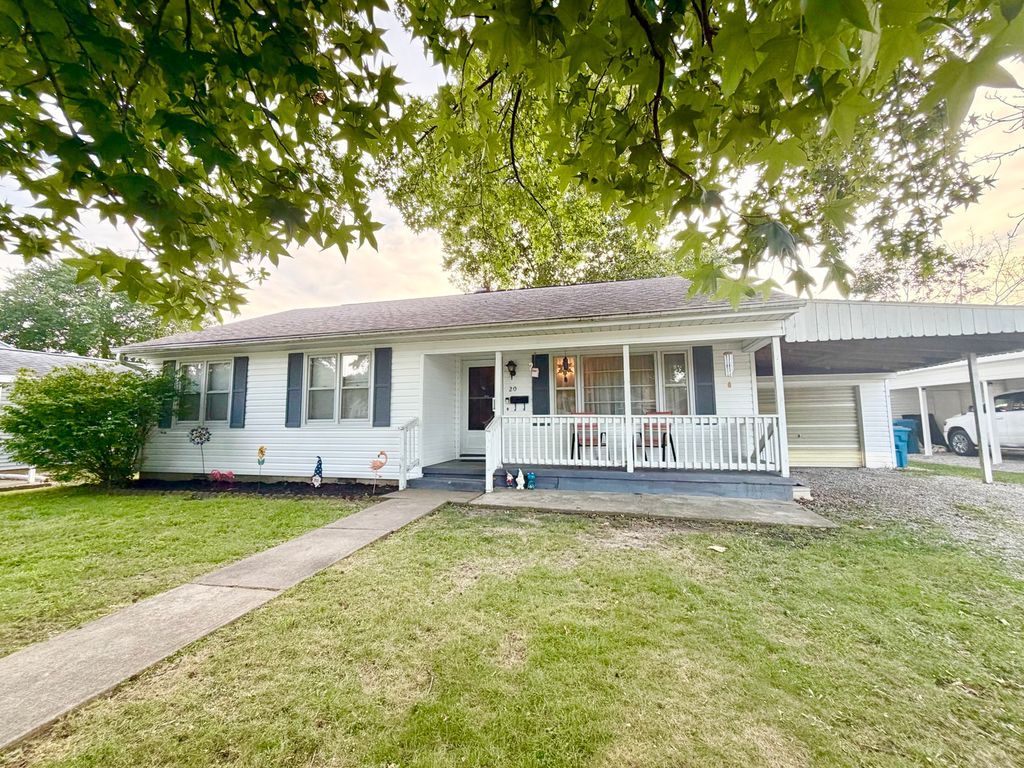 Image 1 of property listing at 20 Nelms Avenue, Centralia, IL 62801