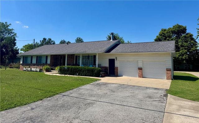 910 S 28th Street, Rogers, AR 72758