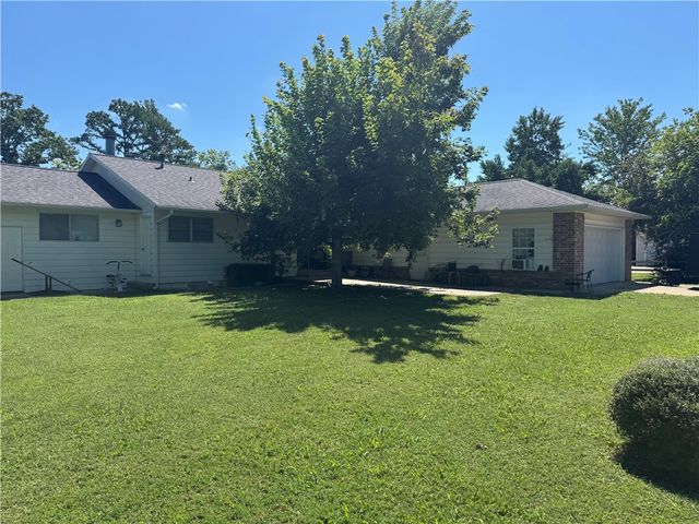 910 S 28th Street, Rogers, AR 72758