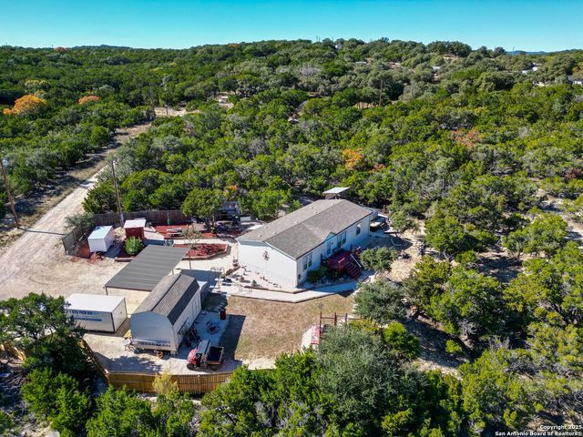 889 E 24th, Lakehills, TX 78063