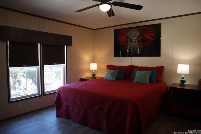 889 E 24th, Lakehills, TX 78063