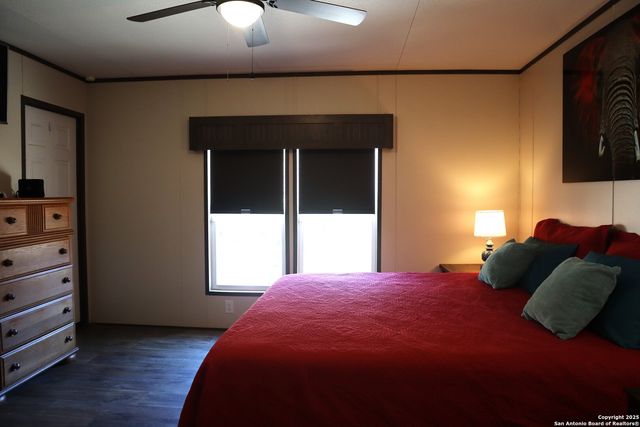 889 E 24th, Lakehills, TX 78063