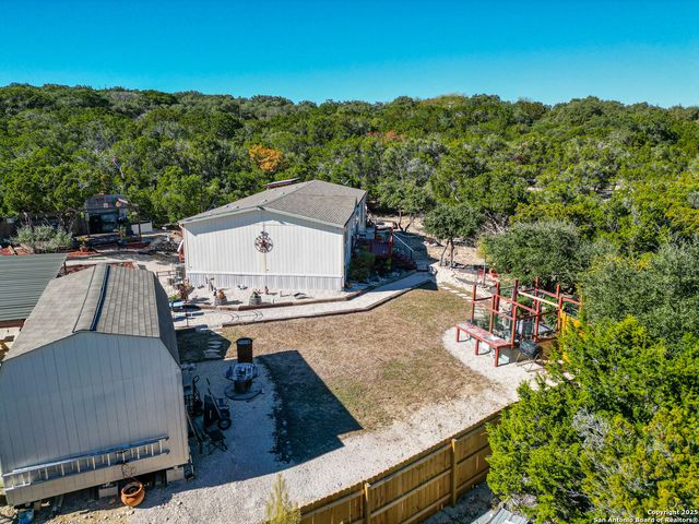 889 E 24th, Lakehills, TX 78063