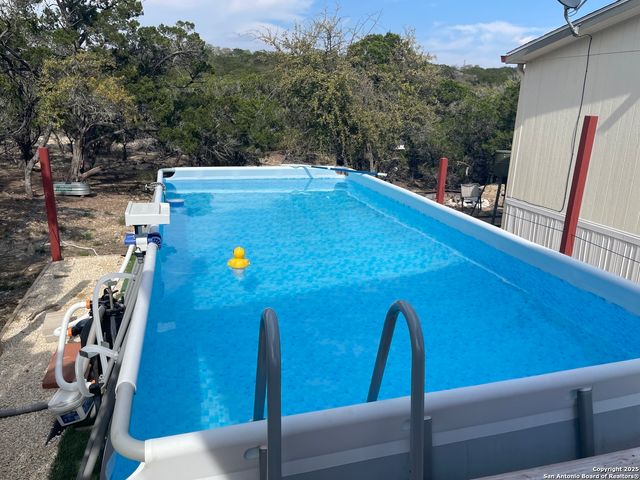 889 E 24th, Lakehills, TX 78063